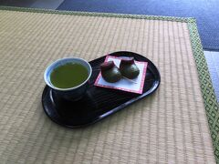 福太郎餅を食べてみました。
いや、縁起ものですからｗｗｗ
https://www.mishimataisha.or.jp/fukutaro

リーゼントの番長？
腰掛石？