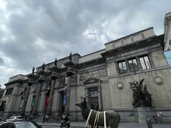 王立美術館前通過

トナカイ括り付けた車が通過

この辺りでトラムに乗ろうと思い
停留所を見つけるも、進行方向で間違える（笑）
92番か93番　早く来たのにしよう。
結果93番が来たので　クレカタッチで乗る
