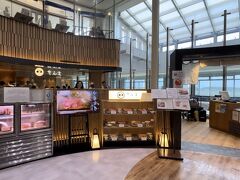 旅の始まりは第1ターミナル4階にある「肉料理　やきすき　やんま」から