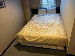 くれたけイン着、部屋一杯のベッドで寝ることに特化した構成です。