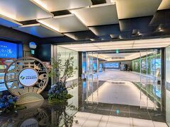こういう通路を抜け、お店があるエリアの先に、