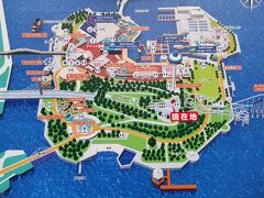 海の公園をさっと歩いて八景大橋を渡り八景島へ。
八景島内の案内図は，数年前に廃止されたフリーフォールや南側のアトラクションの撤去が反映されている。
丘の広場には「ばら園」と記載されてなく，「ばら園」があることは分かりにくく穴場のようだ。
最南の海上の施設はかつては本格的イタリアンレストランだったのだが閉店し，その後しばらく船舶免許の講習施設として利用されていたが，何も記載されていないとおり現在は利用されていないようだ。