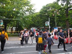大通公園
たくさんの人。6月5日から9日までYOSAKOIソーラン祭り。
急に思い立って乗り物とかホテルを予約した後で、大通公園でなんかイベントやってないかなあ、って検索していたらなんと偶然この日に！
色々あって心がポキンと・・・だった時のこの幸運。捨てる神あれば拾う神ありです。
2019年に見に来て以来の5年ぶり2回目。