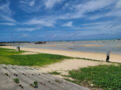伊良部そば かめから5分程、佐和田の浜にやって来ました。