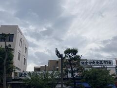 が、Aさんが欲しかったフリルレタスが無く…。
明日もう一回来よう！ということになりました。
プチトマトのお店に、長蛇の列(15人くらい？)ができていました。
