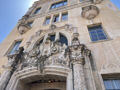 ウィリアム・メレル・ヴォーリズ設計。
施工年1926年。

ヴォーリズによる商業建築は少なく、こちらは生涯唯一のレストラン建築だそう。
確かにヴォーリズといえば、学校とか教会建築のイメージ。

元は、大正末期にフランス料理店「矢尾政」が、ビアレストランを開くために建てたものだそう。
戦後1945（昭和20年）に中国・山東省出身の于永善による北京料理店となり、補修を重ねながら今に至っています。