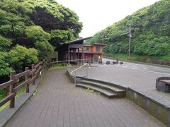 峠にはトイレがありました．