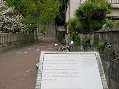 「4）トレーニング好きが集まる「男山配水池公園」
　https://4travel.jp/travelogue/11906962」からの続きです。

----------------------
時刻は15時10分になりました。
男山配水池公園を散策した後、安藤忠雄さんが設計された「姫路文学館」へ向かったのですが、