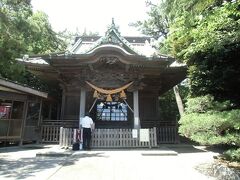 さらに西進するとある第六天神社。
説明板によると、創建年代、創立者等不詳ながら文献では、江戸幕府編集の新編相模風土記（天保１２年）に初見されるそうです。

