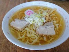 13：00
お昼は「食堂なまえ」にて喜多方ラーメンを。
お店はこじんまりとしていますが、有名店なので混んでました。

太麺であっさり、ついついスープを飲じゃううまさで美味しかったです。
ナルトが似合うラーメンです。