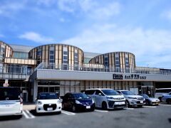 道の駅 富楽里とみやま
館山自動車道のSAからも利用できるハイウェイオアシスとなっていました。
フードコートがとても充実していました。魚屋さんもあり！
