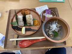 とりあえず歴史公園センター内のレストランでランチ

「古代貝汁御膳」

これはこれでよかった