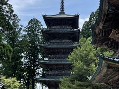水族館から車で30分ほどのところにある、大きな山門、表情豊かな五百羅漢像や立派な五重塔をもつ善寳寺を訪ねます。