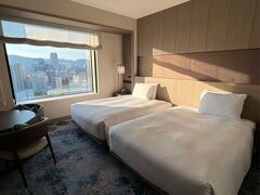 1人なのにツインの部屋。
貧乏性の自分は、使わない方のベッドはキレイなまま残すように心掛けています。