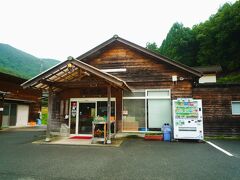 ６/２３（日）　今朝はずーっと曇り空で降水確率５０％と高い？、

９時過ぎに但東・但熊「百笑館」に着きました～、既に卵かけご飯・但熊の客が順番待ちしている異様な光景に感じるのですが皆さん如何でしょうか？…。

＊詳細は以前のクチコミでお願いします