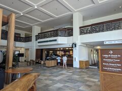 ホテルに戻ってスタバで一休み
ワイキキビーチ・マリオットは、ケアロヒラニタワーとパオアカラニタワーの２つのタワー棟がありますが、スターバックスとＡＢＣストアは各タワーにあり便利です