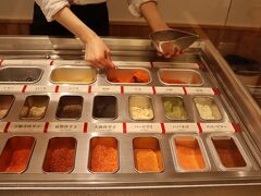 八幡屋礒五郎　本店

ここ七味を自分アレンジできるんです
それでその味が気に入ったら後でインターネット注文できる(レシピ No受け取り）