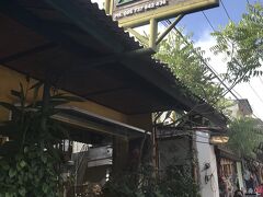 こちらもハーブショップ。

ウブドには他にもハーブショップやジャムウスタンドなど
行きたいところがたくさんあったんだけど

娘が「なんか体調悪い」というので、ここだけに絞りました。
帰国後サロンで使用するプロダクトを大量に買い込みました。