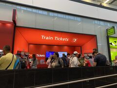 午前10時過ぎにウィーンの空港に到着。
電車で市内まで行こうとチケットをこちらで購入