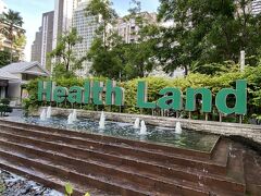9時に予約していたHealth Landへ。ホステルのすぐそばで、この施設周辺にはたくさん屋台があって賑やかだった。