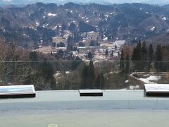 　久しぶりにまつだい駅から車で１０分。まつだい芝峠温泉「雲海」( 
 https://www.shibatouge.com/    )に行き温泉に入りました。湯船から上越の山々が見え最高の光景です。

