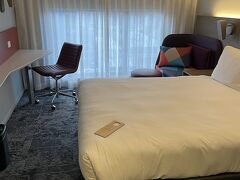 インターコンチネンタルシドニーをチェックアウトして、初日に利用した空港ホテルに来ました。

ihgのポイントを使っての予約なのでアップは無しです。
初日は普通に予約をした部屋でもアップは無かったので、此処はihgダイヤとか関係無い模様。
