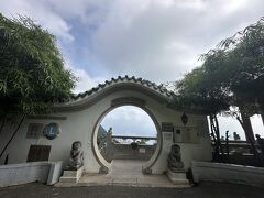 そして9年ぶりに「獅子亭」にも行ってきました
ピークタワーの屋上展望台は有料ですが、こちらは無料なので夜は結構混み合います^^;