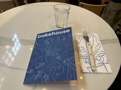 以前「bakehouse」のエッグタルトを食べた時に過去一美味しいと思ったので、今回はカフェで頂こうとやってきました