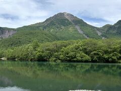 大正池から望む焼岳。

今回登る計画を立てていたのですが、途中にトイレがないのは厳しいと断念。

主人と息子が昨夏登ったので私も登りたかった、残念です。