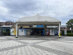 栗平駅。

先ほど下り坂と書きましたが、駅に辿り着くには上り坂もあります。
小さな尾根と谷を繰り返すんですね。