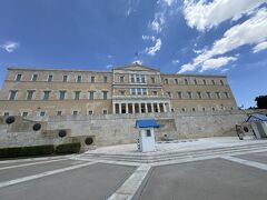 シンタグマ広場へ　道路を渡り国会議事堂前へ