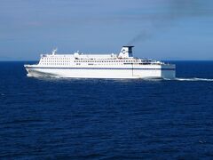 昨夜名古屋港を出発して、今日は仙台港、明日苫小牧港に到着する「きそ」

動画【僚船「きそ」と反航】
https://youtu.be/YY8HjRuYdtI?si=x-e5XtVfNpSfZYwu
風の音が強すぎて双方の汽笛の音がかき消され気味になってしまいました。