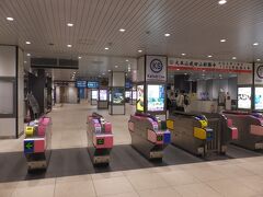 上野駅からこの京成上野の駅の前を通って