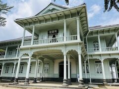 これも完全にリサーチ不足で、こんなところに洋館が！

興雲閣は島根県松江市の松江城内に１９０３年に明治天皇行幸時の御宿所として建設された擬洋風建築の迎賓館。