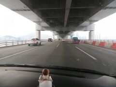 広安大橋を走り抜けます。
夕方で交通渋滞でしたが、この辺りは快適に走行。