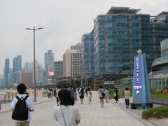 100階⇒99階⇒98階へと階段で下りるのが分かりにくい。
98階からエレベーターで一気に１階へと戻り、海雲台ビーチを歩きます。