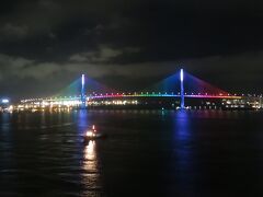 釜山港大橋のライトアップは一日の日常と四季の色の変化をコンセプトに演出されてるらしい。