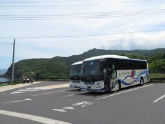 長州出島岸壁から片道80km離れた元乃隅（もとのすみ）神社の駐車場に到着。
ここは公共交通機関では行けない所。
着いたら今まで見たことのないような絶景がありました。