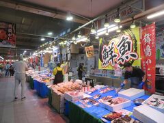 道の駅・舞鶴港とれとれセンターで海の幸を見物したり、土産物を購入。