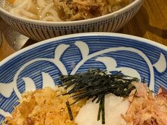 夕食はランドマークタワー地下2階のうどん宮武
讃岐うどんのお店です。

夜は夕食というより居酒屋の雰囲気
うどんメニュー以外のおつまみ系も充実していました