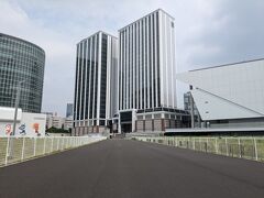恒例の朝の散歩です。
この日は横浜高島屋での買物が目的です。

昨年オープンのヒルトン横浜
まだ利用したことがなく、この日も近くまで
