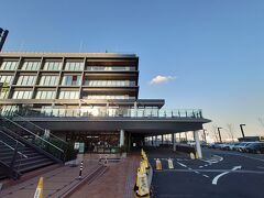 さらにまっすぐ進み続けると本日宿泊のPier8が見えてきました。