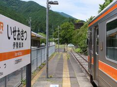 松阪駅から約４３キロを１時間２０分。
終点伊勢奥津駅に到着しました。

台風で不通になっていたときに訪れたときはまるで廃線の駅のように荒れ果てていましたが、きれいに復活していました。
乗客は松阪駅から乗ってきたのが私ともう１人男性の旅行者、あと途中の駅で乗ってきた２人のおばあさんの４人が下車しました。