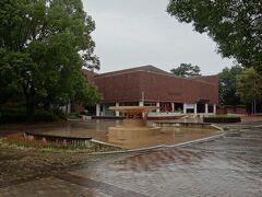 美術博物館。
今回はパス。