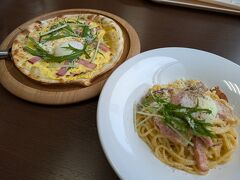 フルーツ王国ガイアたべterraceで食べた
ワインたまごのビスマルクピザと
ワインたまごまみれのカルボナーラ。
たまごが濃厚！パスタももちっとしていておいしかった～！