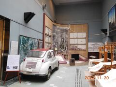 所せましと色々な展示があります。