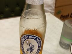 フロントで近くの食堂を聞いたところ