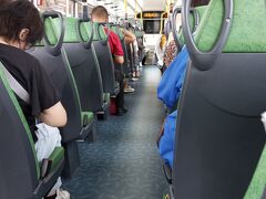 詰め込まれました