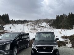 銀山温泉にやってきました。銀山温泉は一般車は入ることができないので、手前の駐車場に停めます。