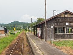 なんとも趣のある西大塚駅。